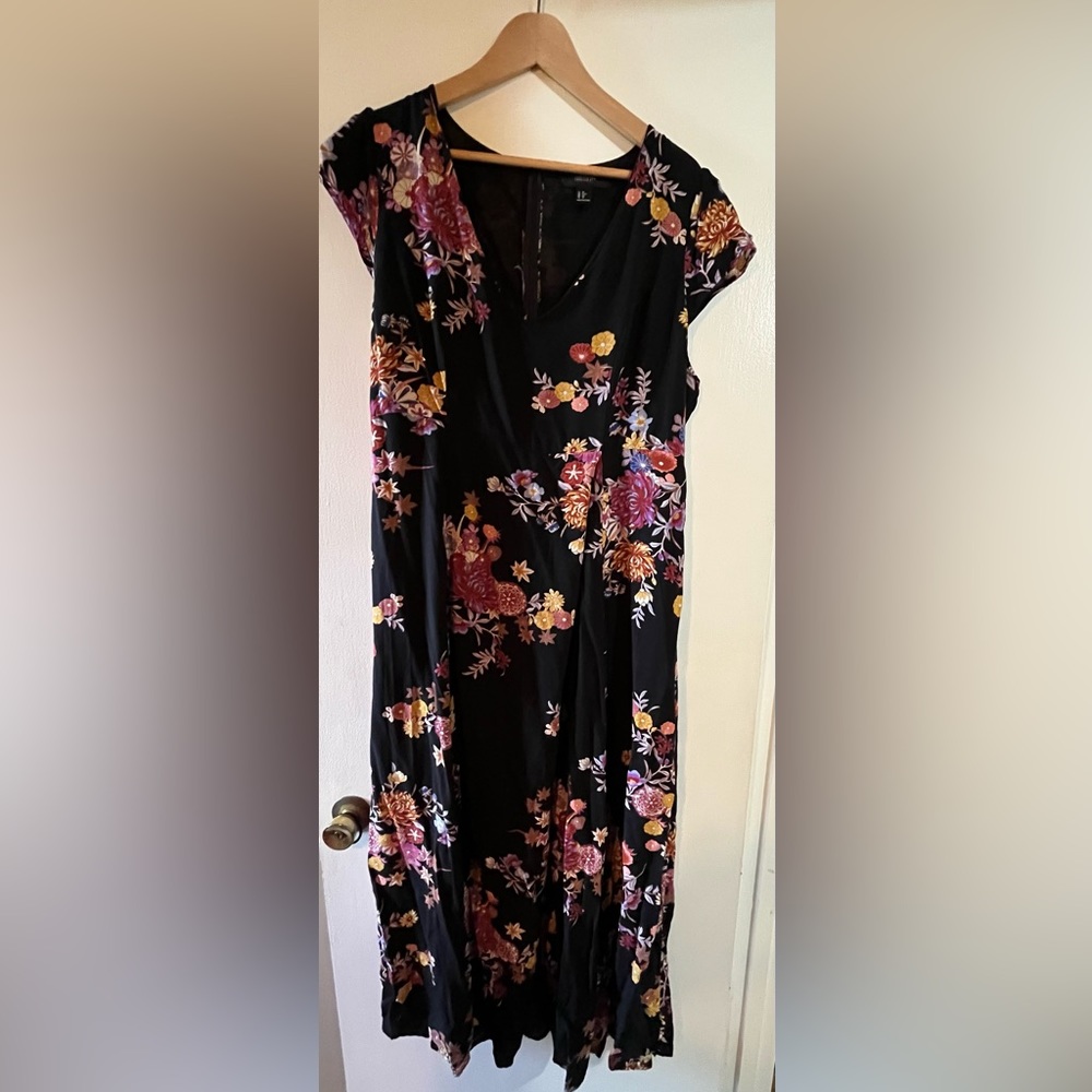 Forever 21 floral dress with hidden shorts - Picture 2 of 2